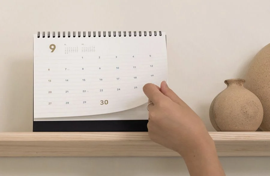 mẫu lịch chữ A để bàn sưu tầm đa dạng theo chủ đề