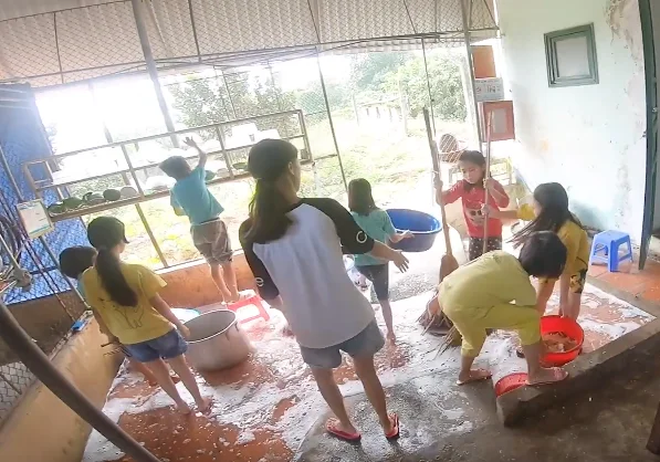 Yêu thương bất ngờ đến từ mảnh đời thiếu vắng tình thương