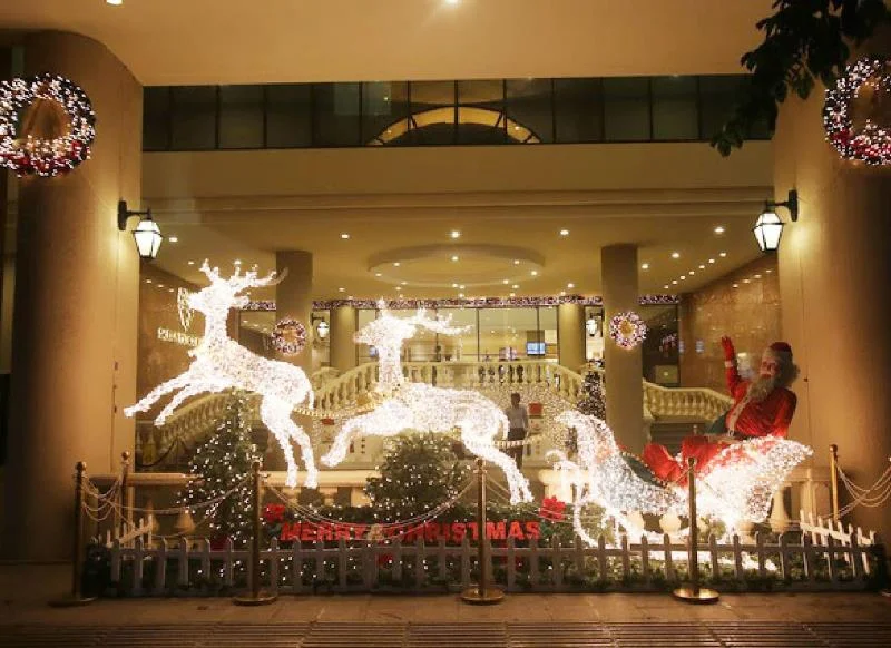 5. Trang trí cho cửa ra vào văn phòng