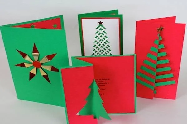 Làm thiệp chủ đề giáng sinh cũng là một cách trang trí noel cho lớp học