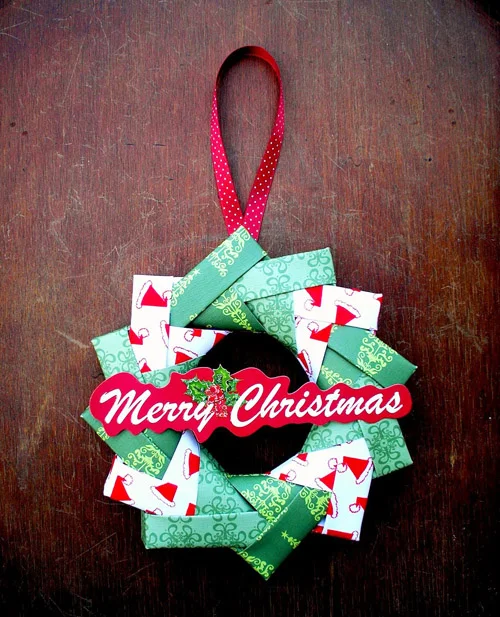 Vòng nguyệt quế handmade cũng là một hình thức trang trí noel trường mầm non
