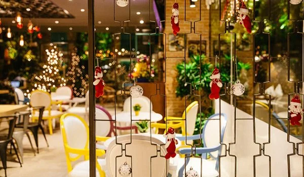 Những gam màu nào trang trí trong quán cafe hút khách nhất vào dịp Noel