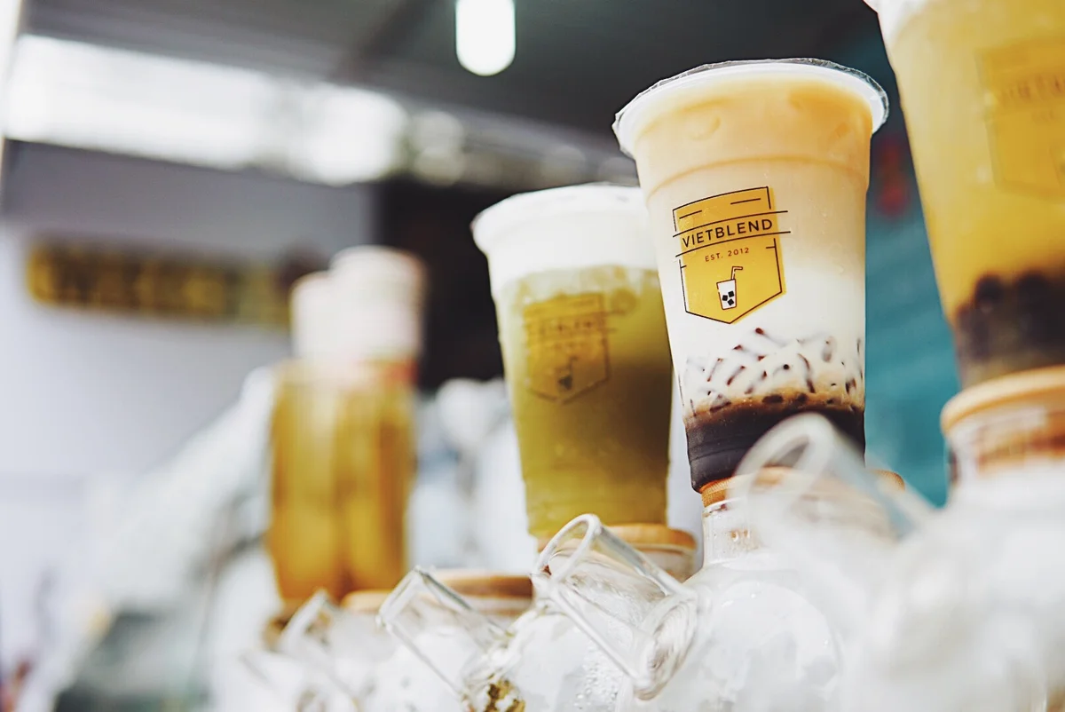 Lợi ích của việc in tem nhãn decal trên chai đựng đồ uống