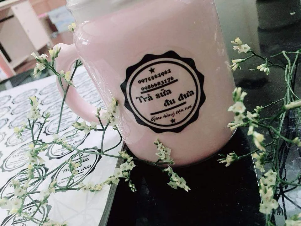 Tham khảo mẫu tem dán ly trà sữa đẹp, độc đáo nhất 