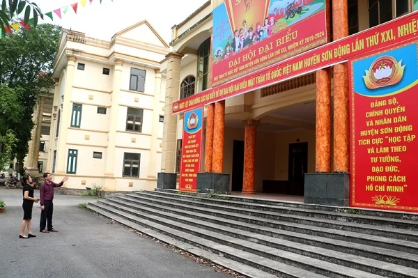 Cách trang trí và mẫu băng rôn khẩu hiệu chào mừng Đại hội Đảng toàn quốc lần thứ XIII