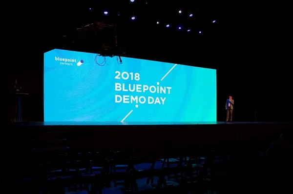 Backdrop là gì? Tất cả thông tin liên quan đến backdrop