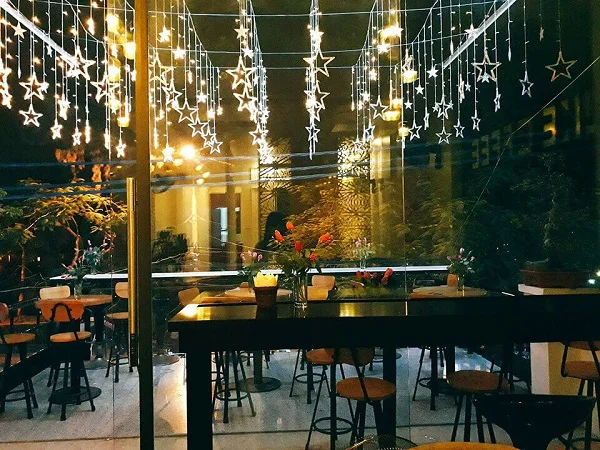 Điểm danh các cách trang trí trung thu quán cafe, cửa hàng độc đáo, mới lạ