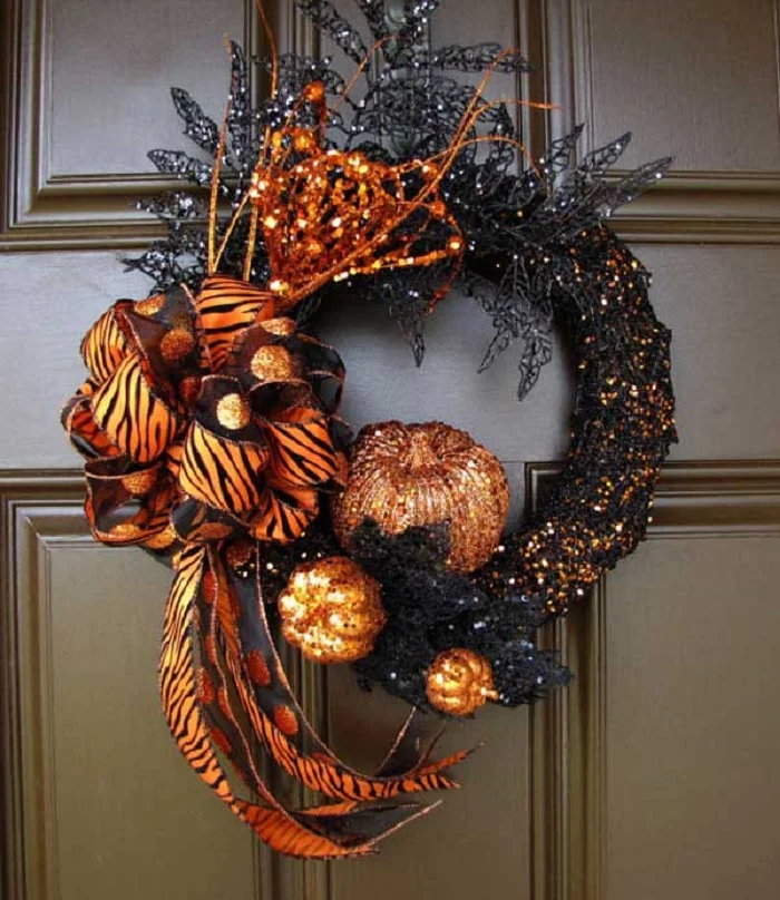 Halloween đã trở thành một ngày hội được giới trẻ săn đón mỗi dịp cuối tháng 10. Hãy cùng trang trí văn phòng theo cách ma mị nhất với những gợi ý trang trí Halloween cho văn phòng độc đáo dưới đây nhé