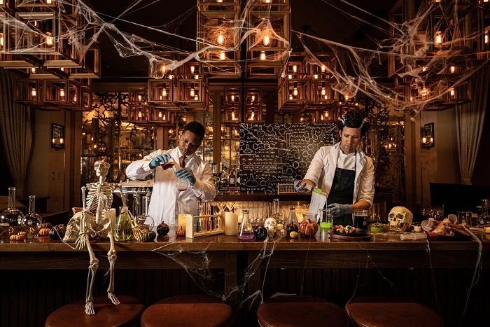 Thu lời khủng với ý tưởng trang trí Halloween cho nhà hàng cực độc