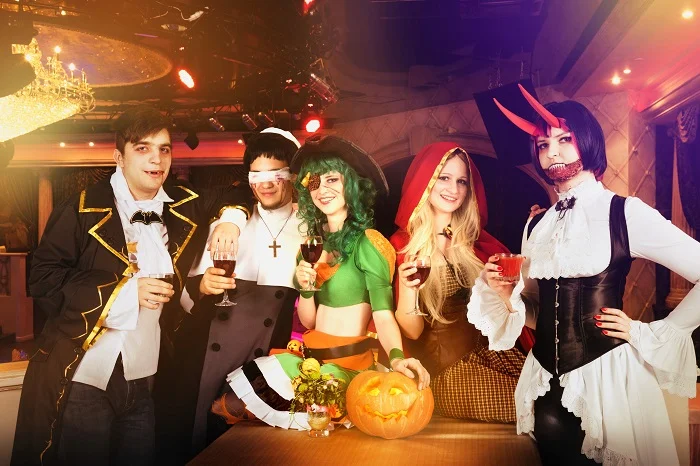 Thu lời khủng với ý tưởng trang trí Halloween cho nhà hàng cực độc