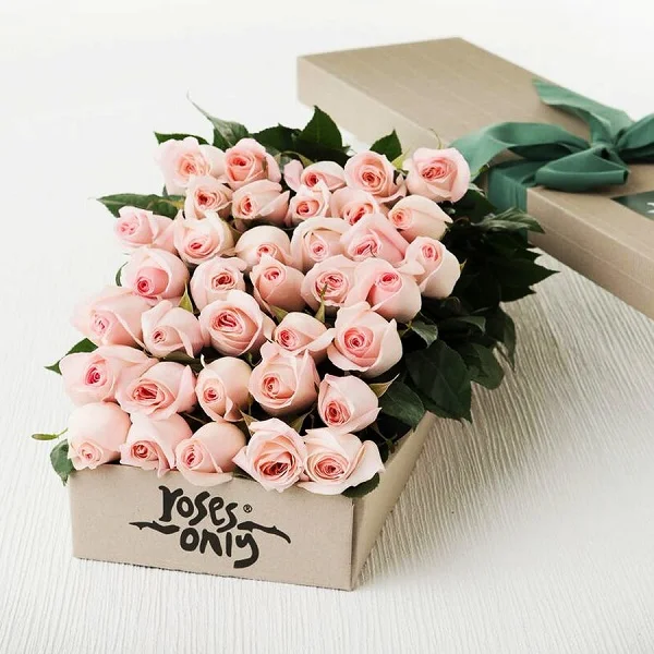 Lãng hoa hồng tươi thắm dành tặng mẹ