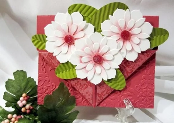 Mẫu thiệp có thiết kế hoa và lá đẹp mắt