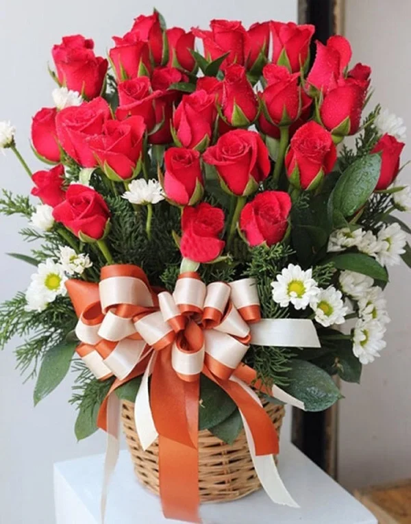 Giỏ hoa hồng đã trở thành loài hoa tặng ngày 20 tháng 11 phổ biến nhất