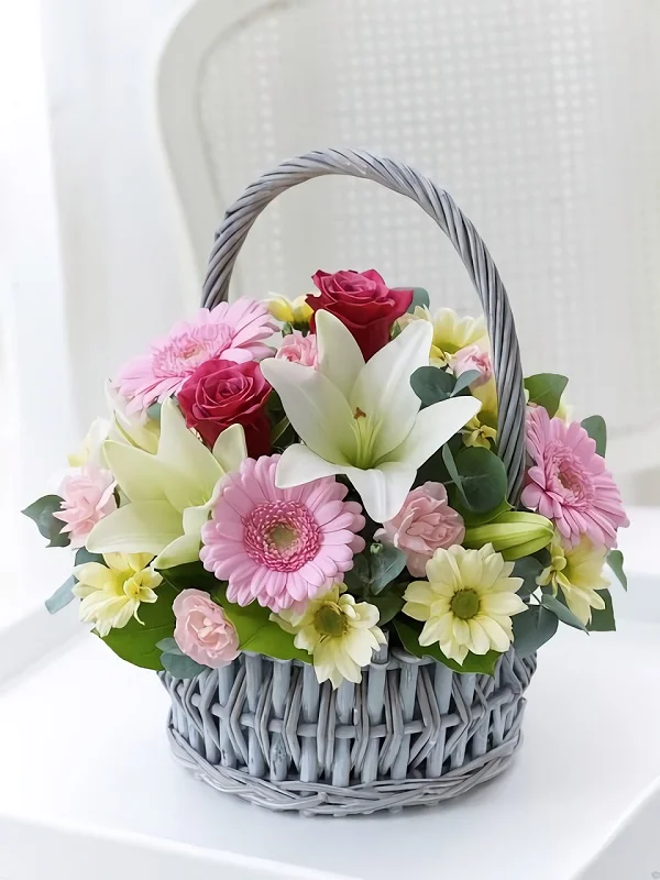Giỏ hoa đẹp 20 tháng 11 với nhiều loại hoa khác nhau