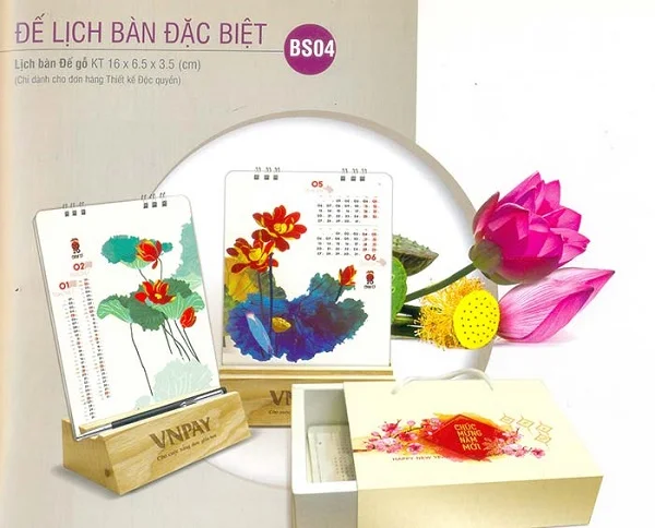 Top 50+ mẫu lịch bàn đế gỗ đẹp, độc đáo và sáng tạo