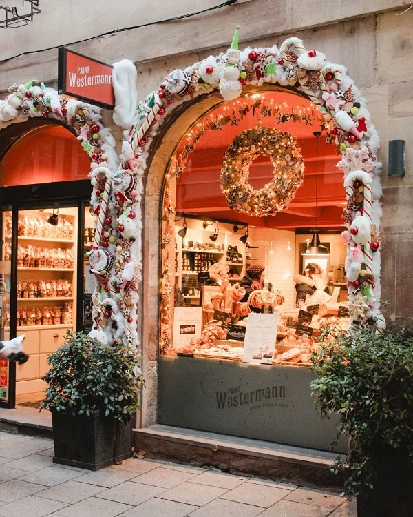 Bật mí cách trang trí Noel cửa hàng độc đáo, hút khách mùa Giáng sinh