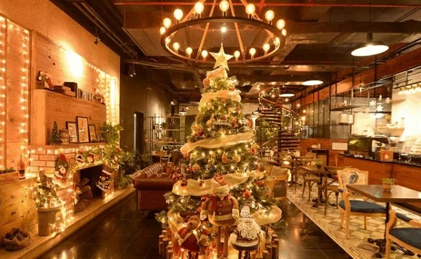 Bật mí cách trang trí Noel cửa hàng độc đáo, hút khách mùa Giáng sinh