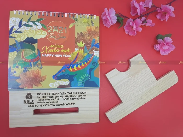 Printgo x Nghi Sơn: Lịch để bàn chân gỗ đầy khác biệt cho doanh nghiệp vận tải