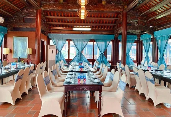 Tổng hợp các địa chỉ nhà hàng tổ chức tiệc tất niên Hà Nội và TP. Hồ Chí Minh