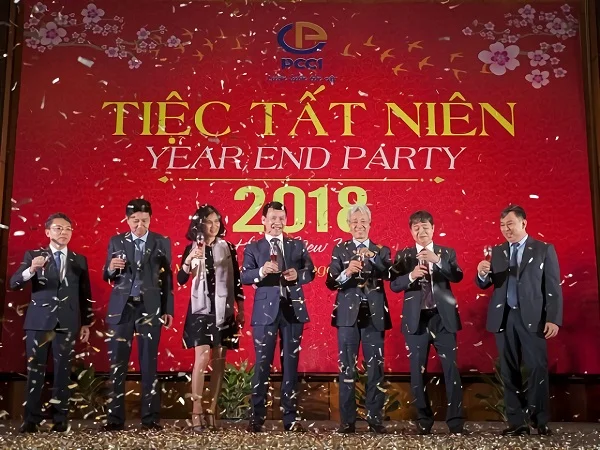 Những lưu ý không thể bỏ qua khi tổ chức tiệc tất niên cuối năm