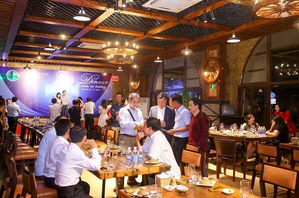 Tổng hợp các địa chỉ nhà hàng tổ chức tiệc tất niên Hà Nội và TP. Hồ Chí Minh