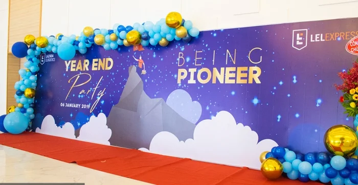 Trọn bộ 50+ mẫu backdrop year end party ấn tượng nhất dịp cuối năm