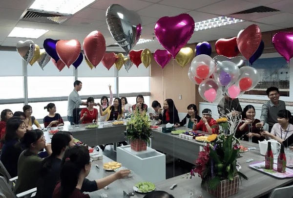 Gợi ý 4 ý tưởng trang trí 8/3 tại công ty đẹp, sáng tạo và ấn tượng nhất
