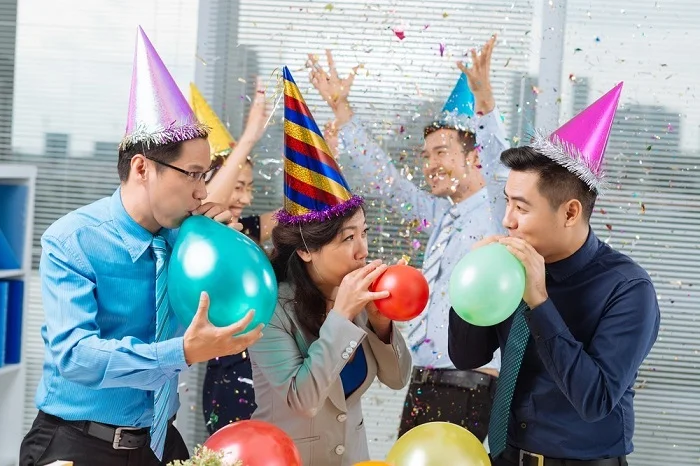 Trọn bộ ý tưởng tổ chức 8/3 cho chị em công ty đơn giản mà ý nghĩa nhất 