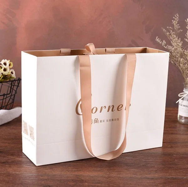 Công ty in túi giấy cho shop thời trang cao cấp, sang trọng và uy tín