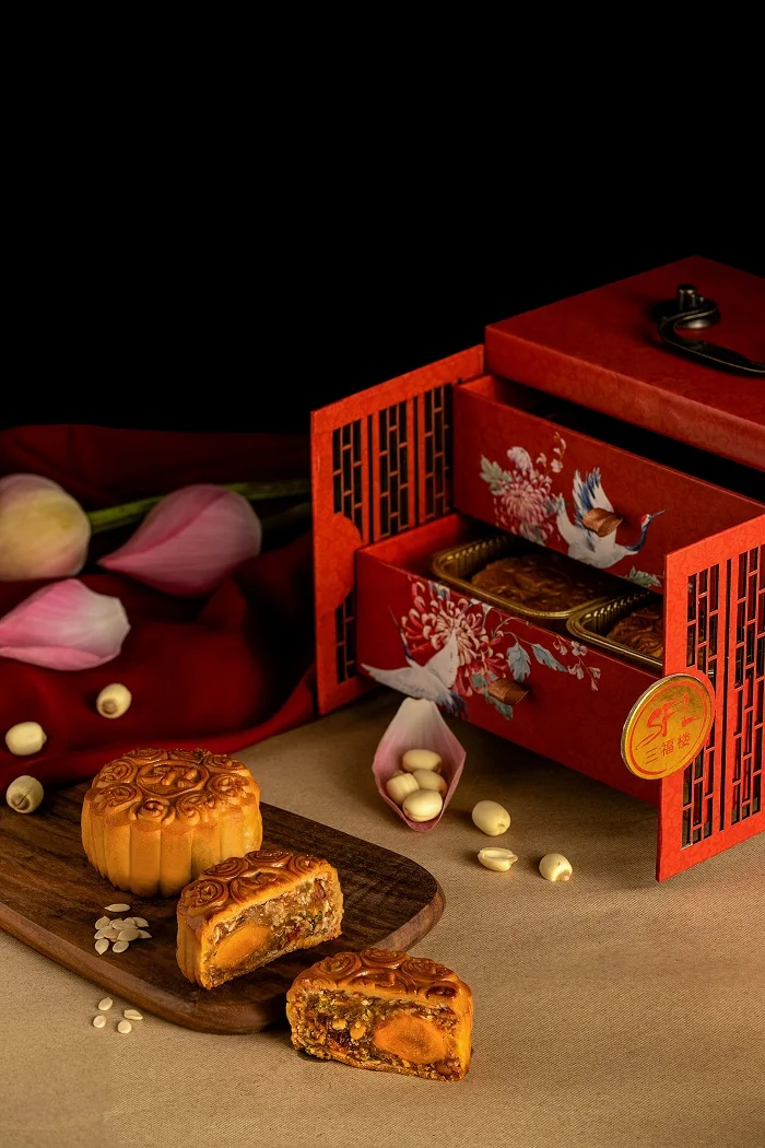 Đón mùa trăng lên với mẫu hộp hai tầng sang trọng