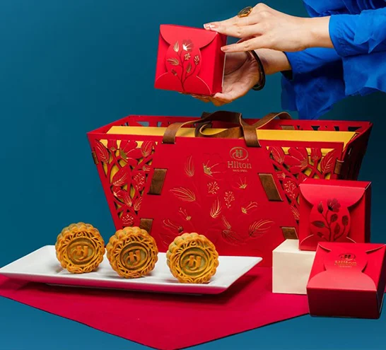 Hộp bánh trung thu khách sạn Hilton Hanoi Opera đánh thức phút giây bình dị