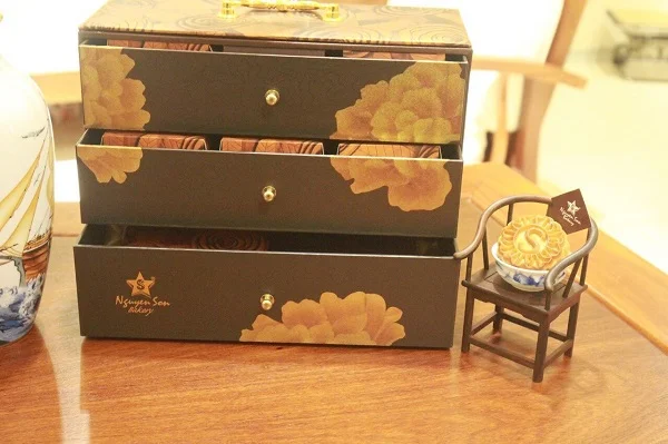 Review hộp bánh trung thu Viettel thiết kế đơn giản, tinh tế và sang trọng