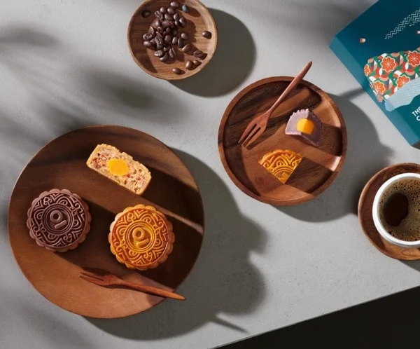 Hộp bánh trung thu The Coffee House - Tấm vé về với tuổi thơ