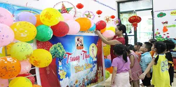 Hướng dẫn cách trang trí đèn Trung thu đẹp và bắt mắt phù hợp từng địa điểm