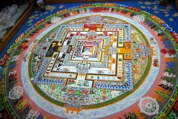 Hoạ tiết Mandala - Sự tuần hoàn vĩnh cửu trong cả Hội Hoạ và Tôn giáo