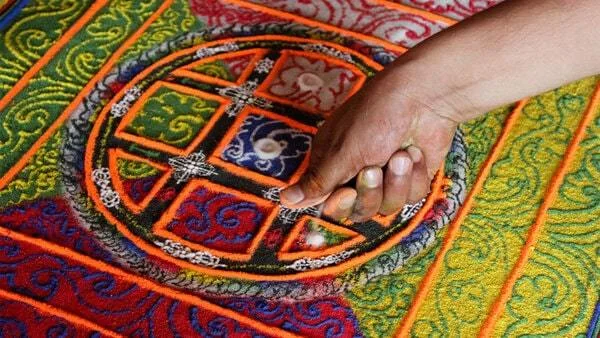 Hoạ tiết Mandala - Sự tuần hoàn vĩnh cửu trong cả Hội Hoạ và Tôn giáo