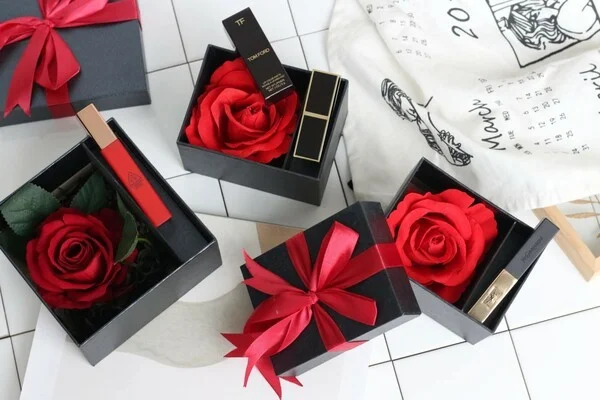 TOP 20+ mẫu hộp quà 20/10 đẹp, ấn tượng và ý nghĩa nhất hiện nay