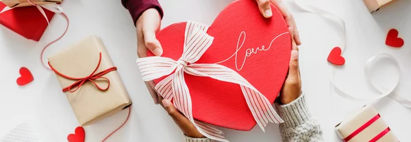 Tổng hợp các mẫu hộp quà Valentine lãng mạn, ngọt ngào, sáng tạo nhất
