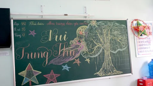 Trang trí trung thu bằng bảng lớp