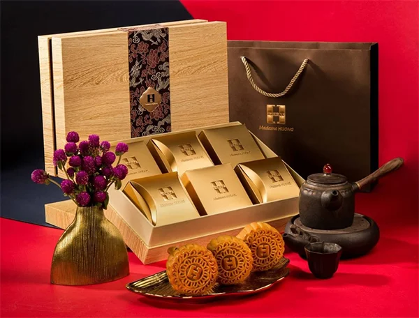 Review chi tiết bánh trung thu Madame Hương: Mẫu mã, hương vị,...