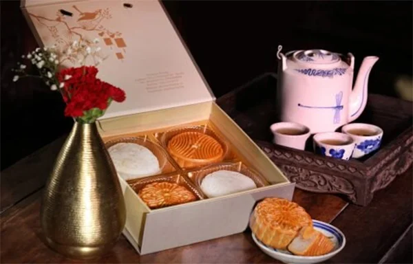 Review chi tiết bánh trung thu Madame Hương: Mẫu mã, hương vị,...