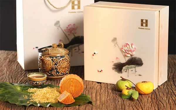 Review chi tiết bánh trung thu Madame Hương: Mẫu mã, hương vị,...