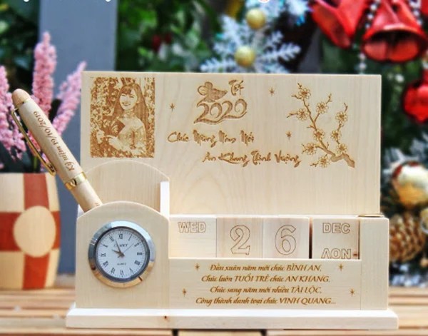 Top 20+ mẫu lịch gỗ độc đáo, ấn tượng nhất năm 2022