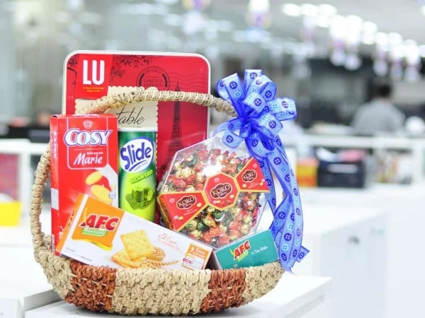 Hướng dẫn cách trang trí hộp quà tết đẹp, đơn giản mà tiết kiệm tại nhà
