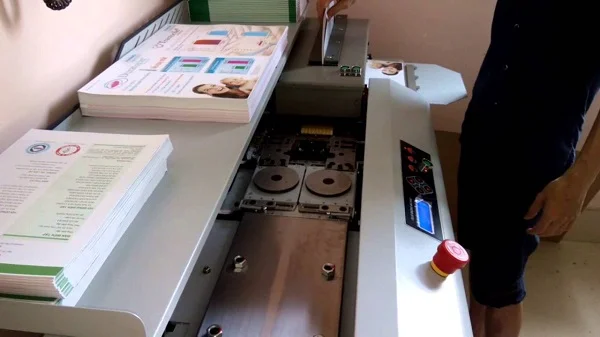 Quy trình đóng gáy sách bằng keo nhiệt 