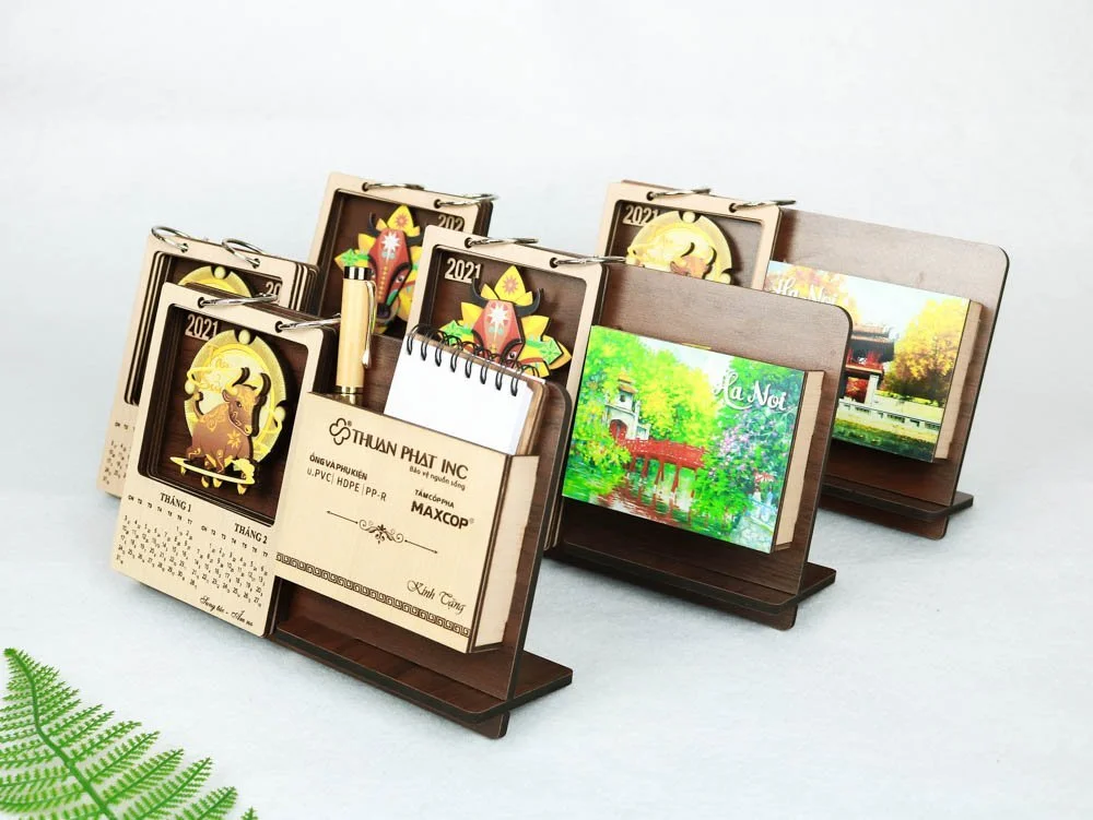 Mẫu lịch gỗ để bàn
