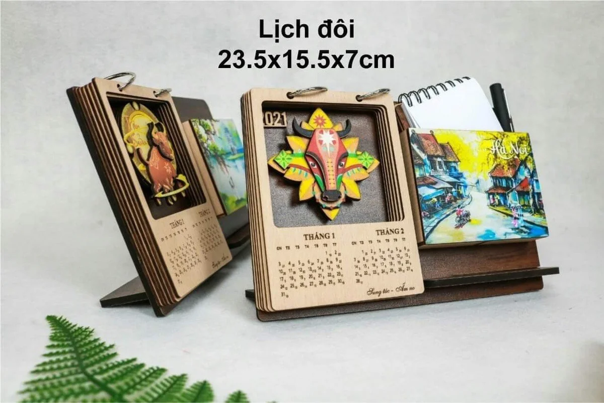 Mẫu lịch gỗ để bàn