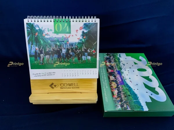 Co-Well và Printgo: In lịch để bàn chân gỗ mang đậm dấu ấn doanh nghiệp