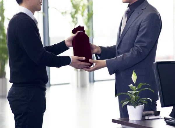 Ý nghĩa của quà tặng doanh nghiệp
