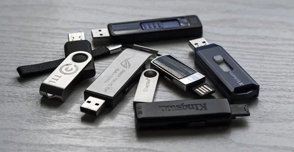 USB để lưu video bài giảng và giáo án